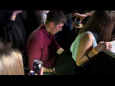 ❤️ Справжній секс в російському нічному клубі. 18-річну російську дівчину в анус і піхву трахкали в нічному клубі Секс-відео на порно uk.port-amurasso.ru ❌